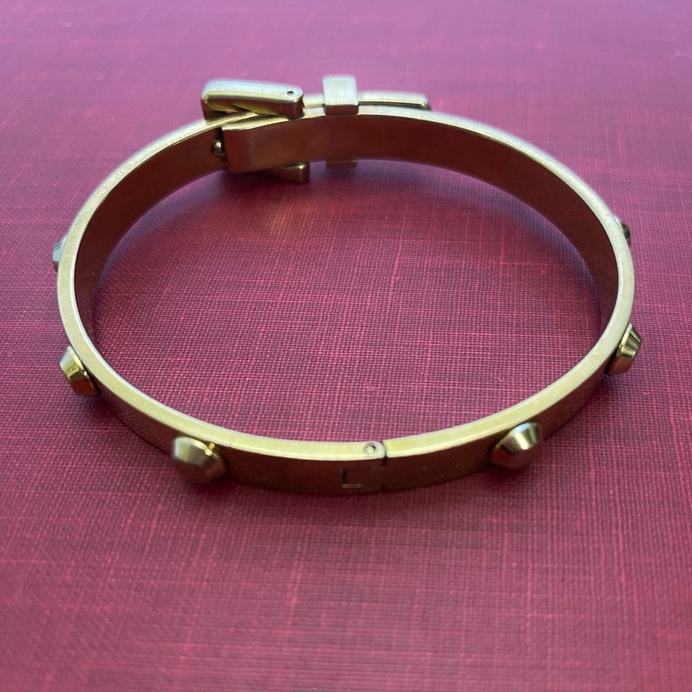 Michael Kors Women’s Gold Tone Astor Belt Motif Hinged Bangle Bracelet - Picture 3 of 8